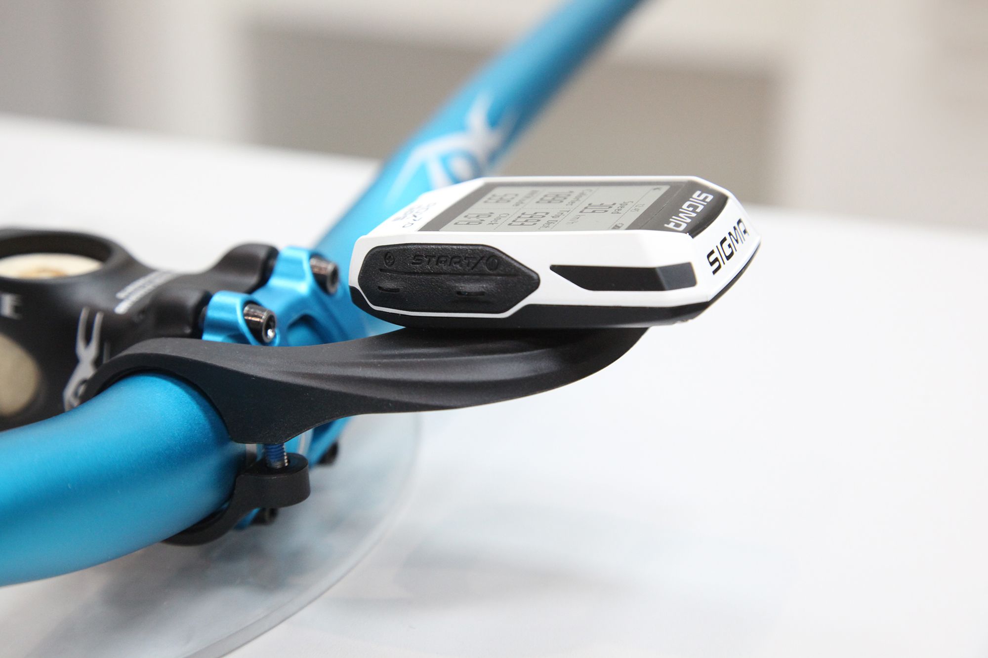 Крепление CT-BK-01 для навигатора на руль пластик, черное