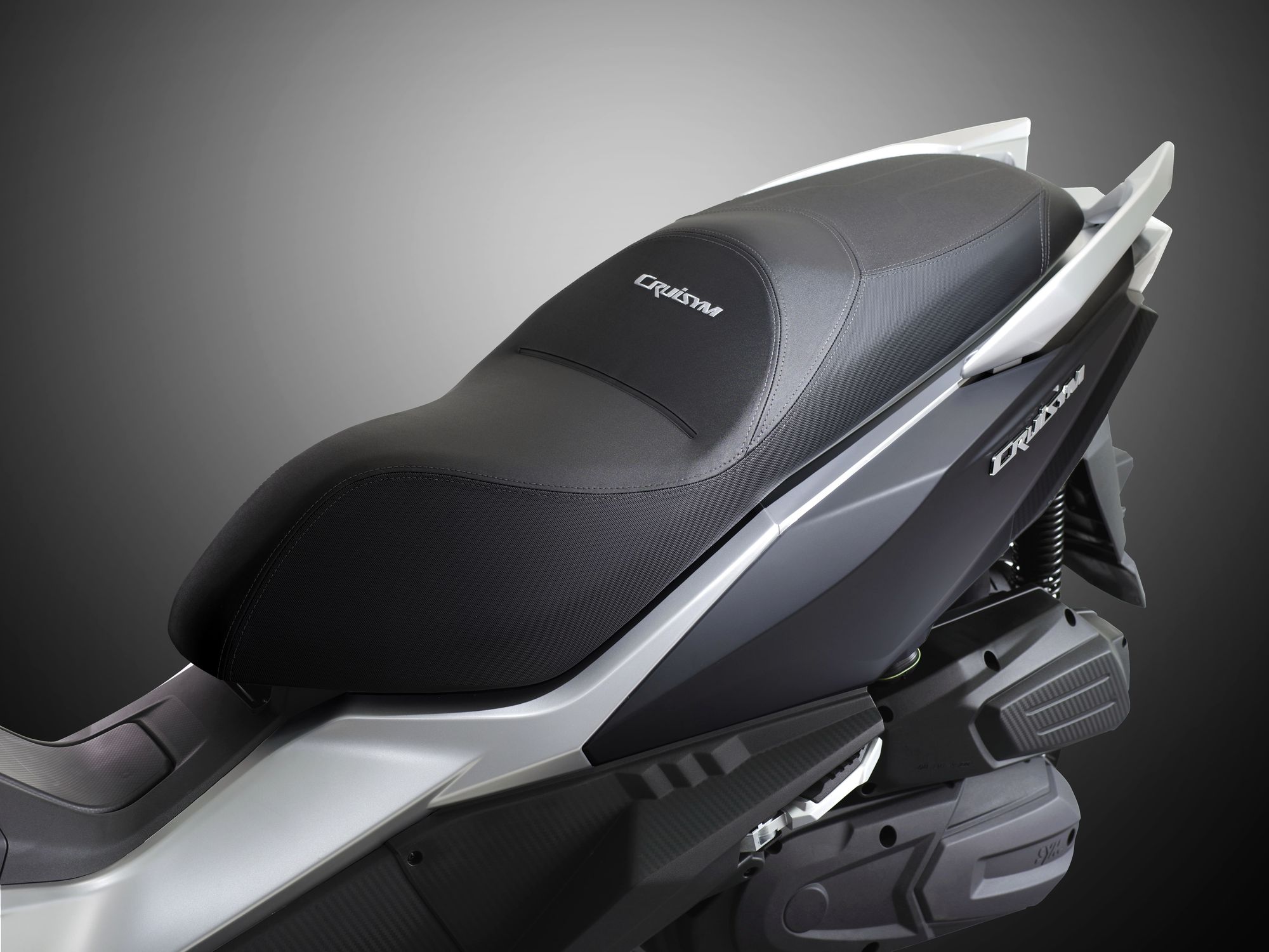 Максискутер SYM CRUiSYM a 300 серый