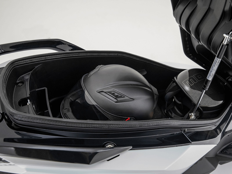 Максискутер SYM CRUiSYM 300 черный