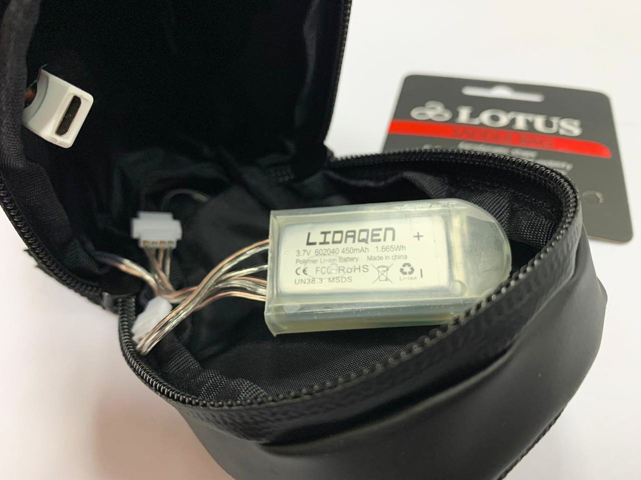 Велосумка Lotus SH8-6702MR-F под седло со световыми волокнами