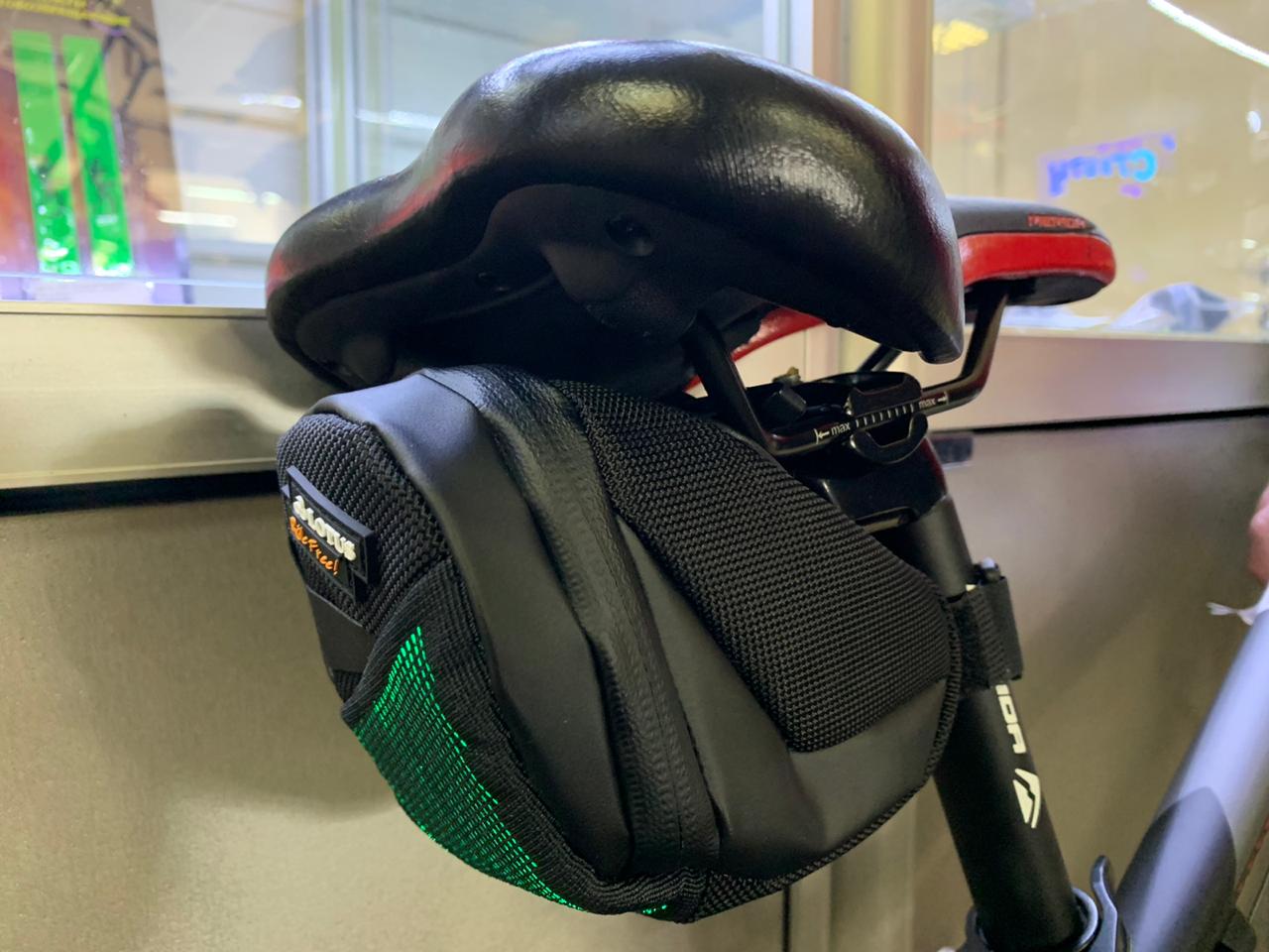 Велосумка Lotus SH8-6702MR-F под седло со световыми волокнами