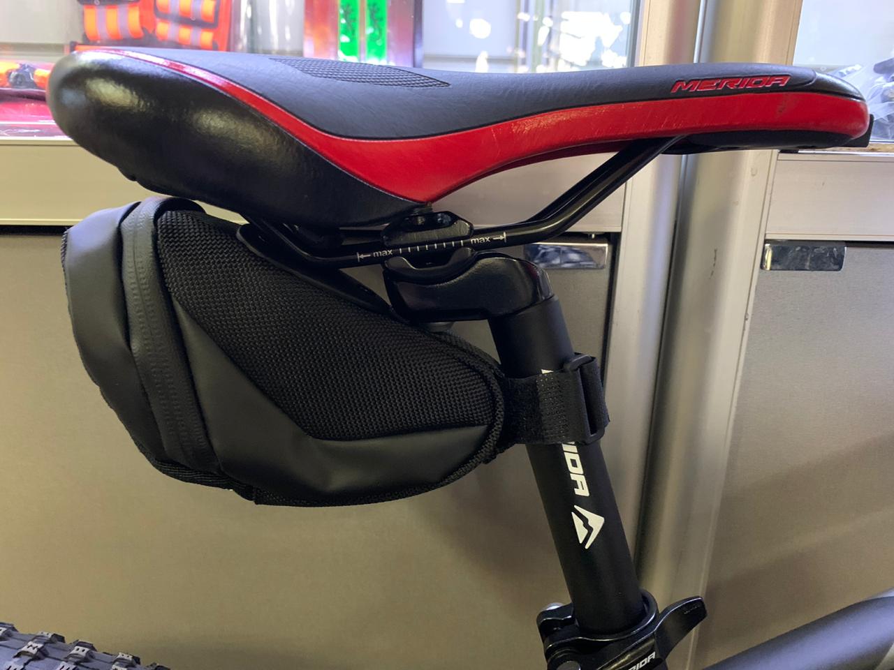 Велосумка Lotus SH8-6702MR-F под седло со световыми волокнами