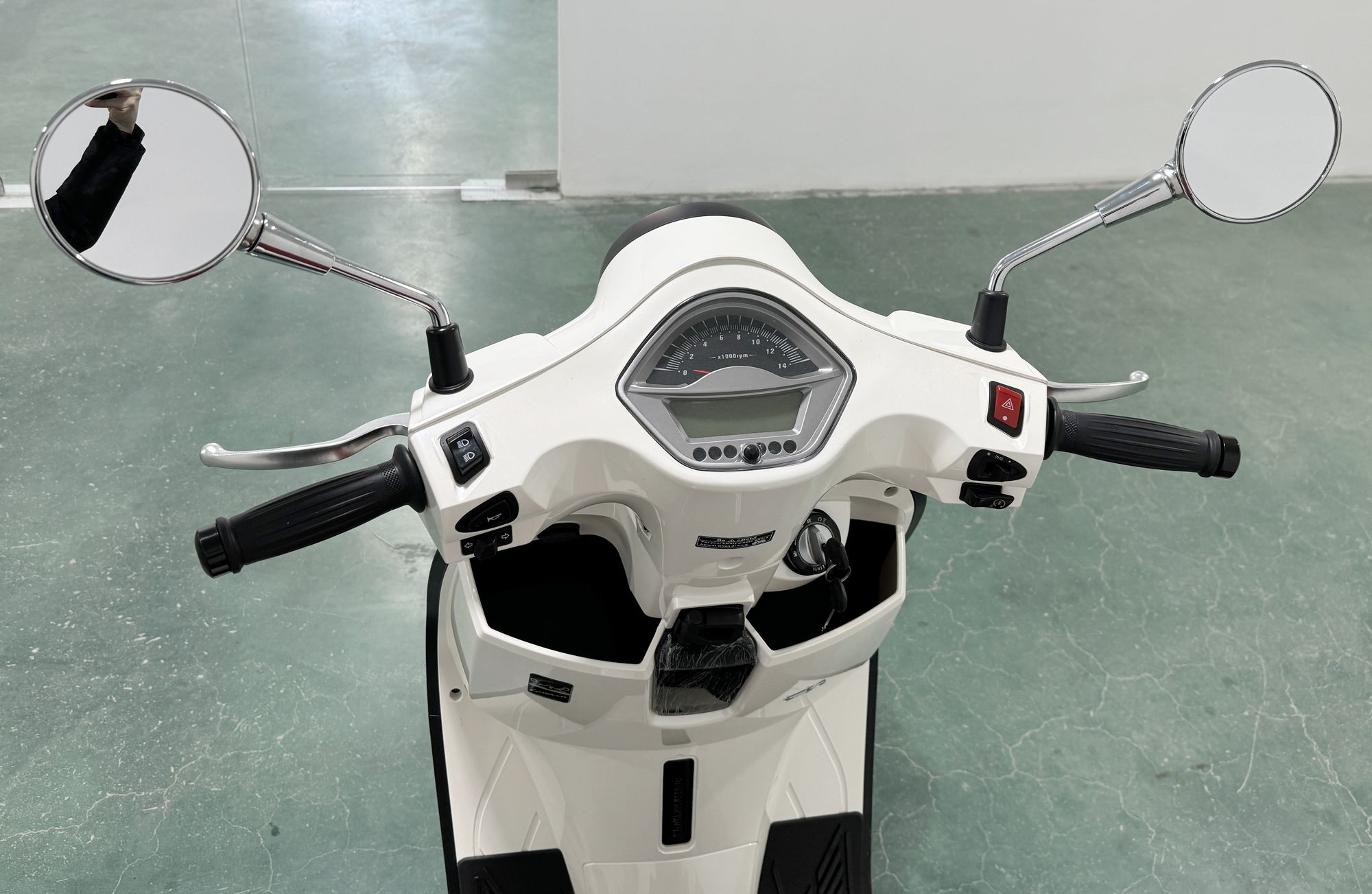 Скутер Motosuper Lamocca White (белый)