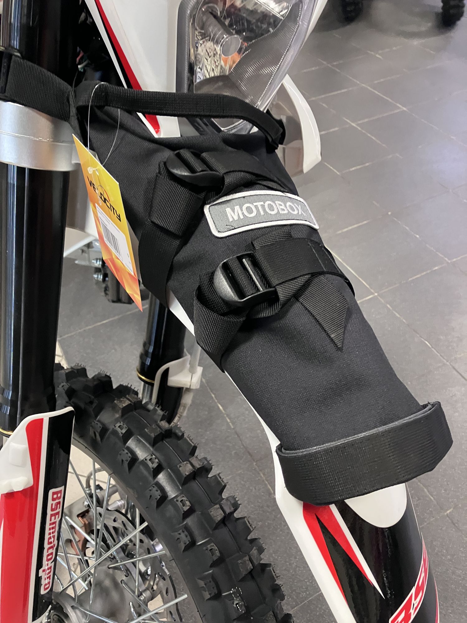 Мото сумка Motobox1 на переднее крыло 3 л.+ стропа