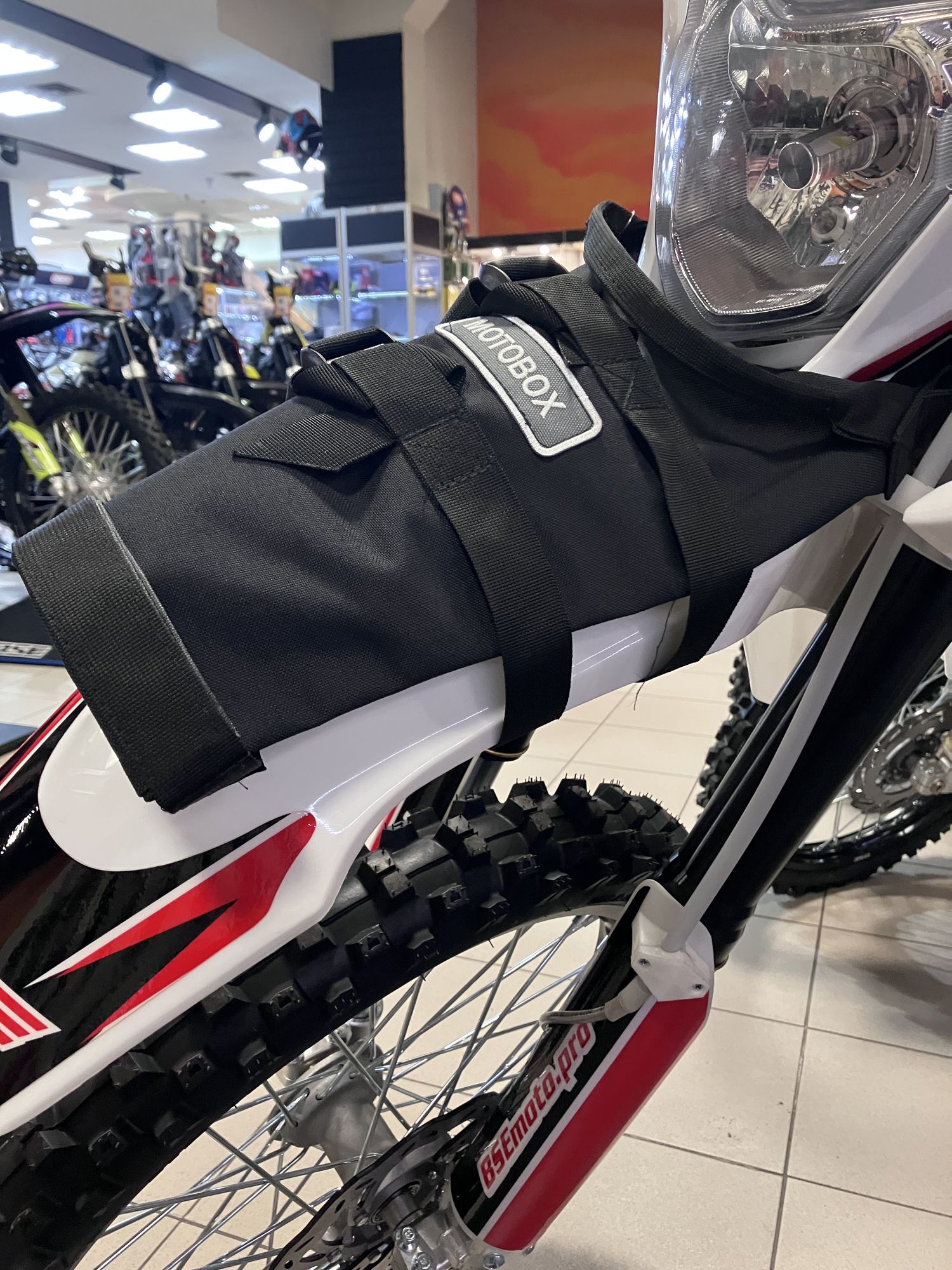 Мото сумка Motobox1 на переднее крыло 3 л.+ стропа