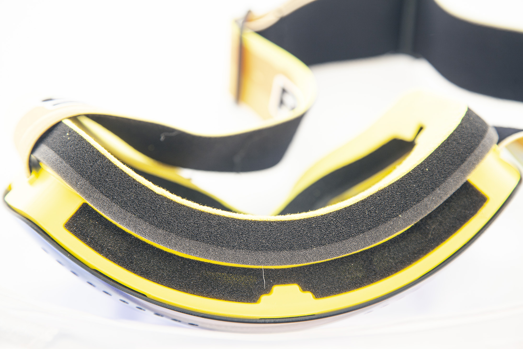 Маска горнолыжная ROCKBROS 10084. Цвет оправы - желтый. Сферическая двухслойная противотуманная