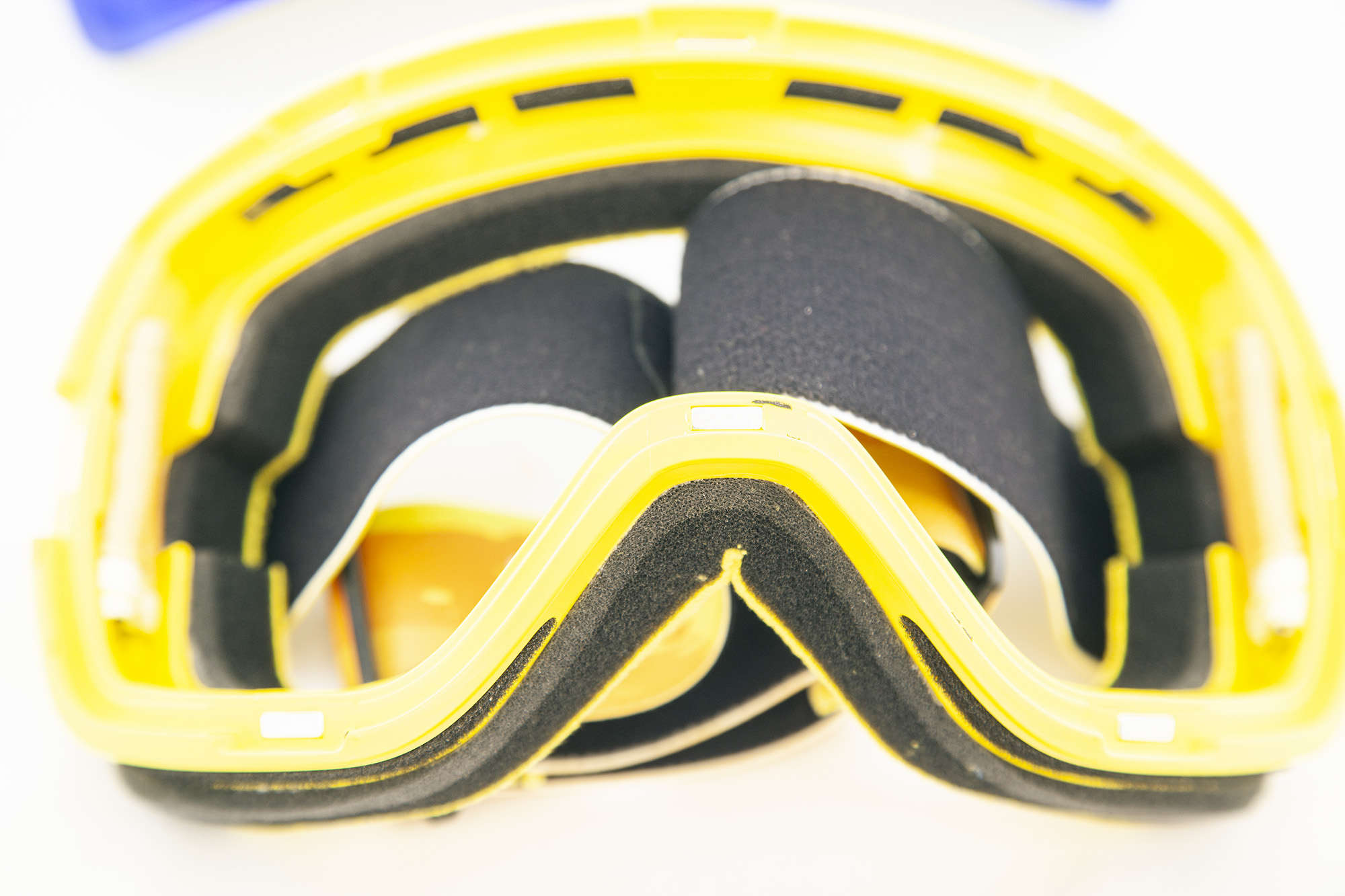 Маска горнолыжная ROCKBROS 10084. Цвет оправы - желтый. Сферическая двухслойная противотуманная