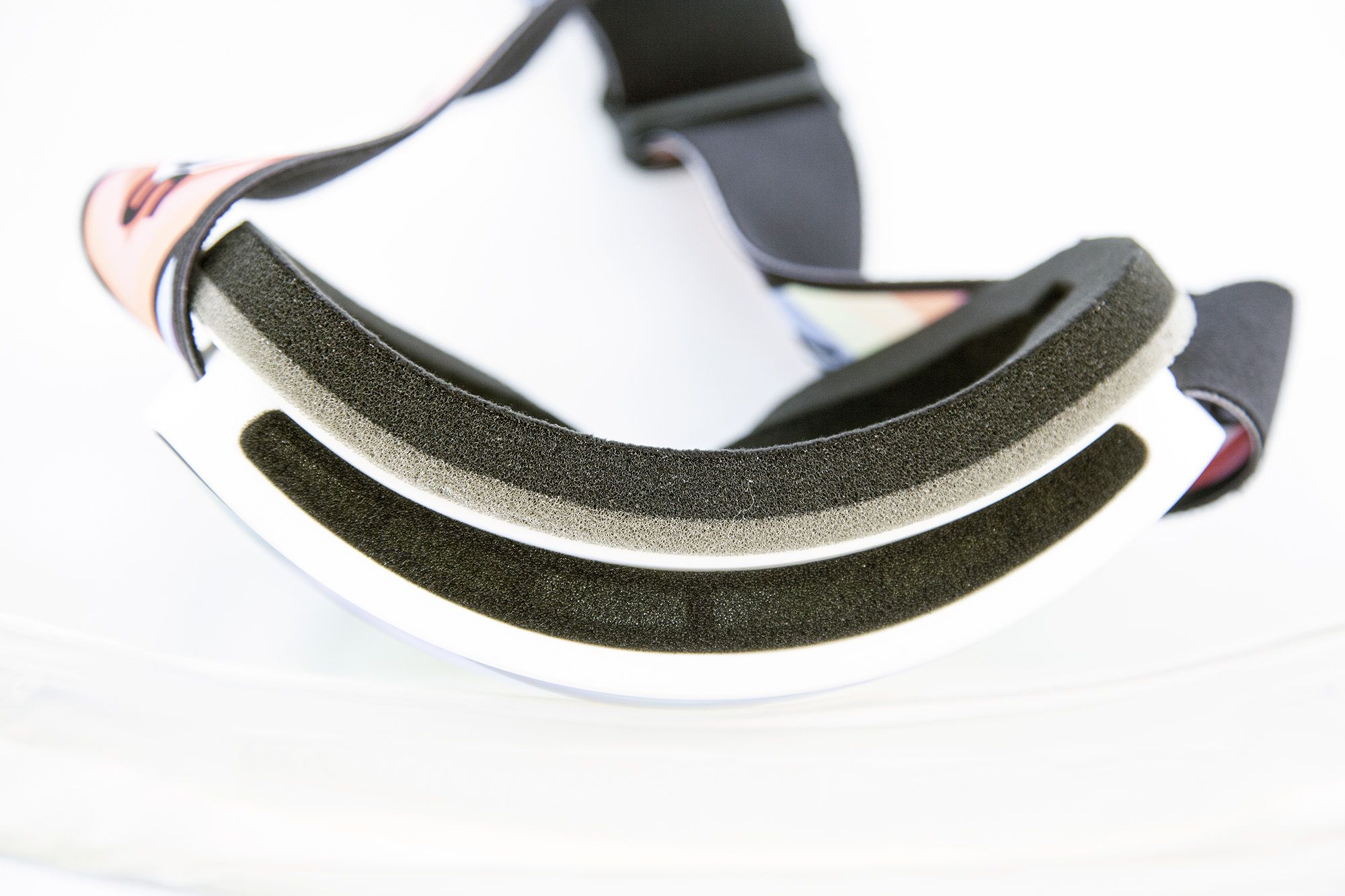 Маска горнолыжная ROCKBROS 14110005004. Цвет оправы - белый. Сферическая двухслойная противотуманная