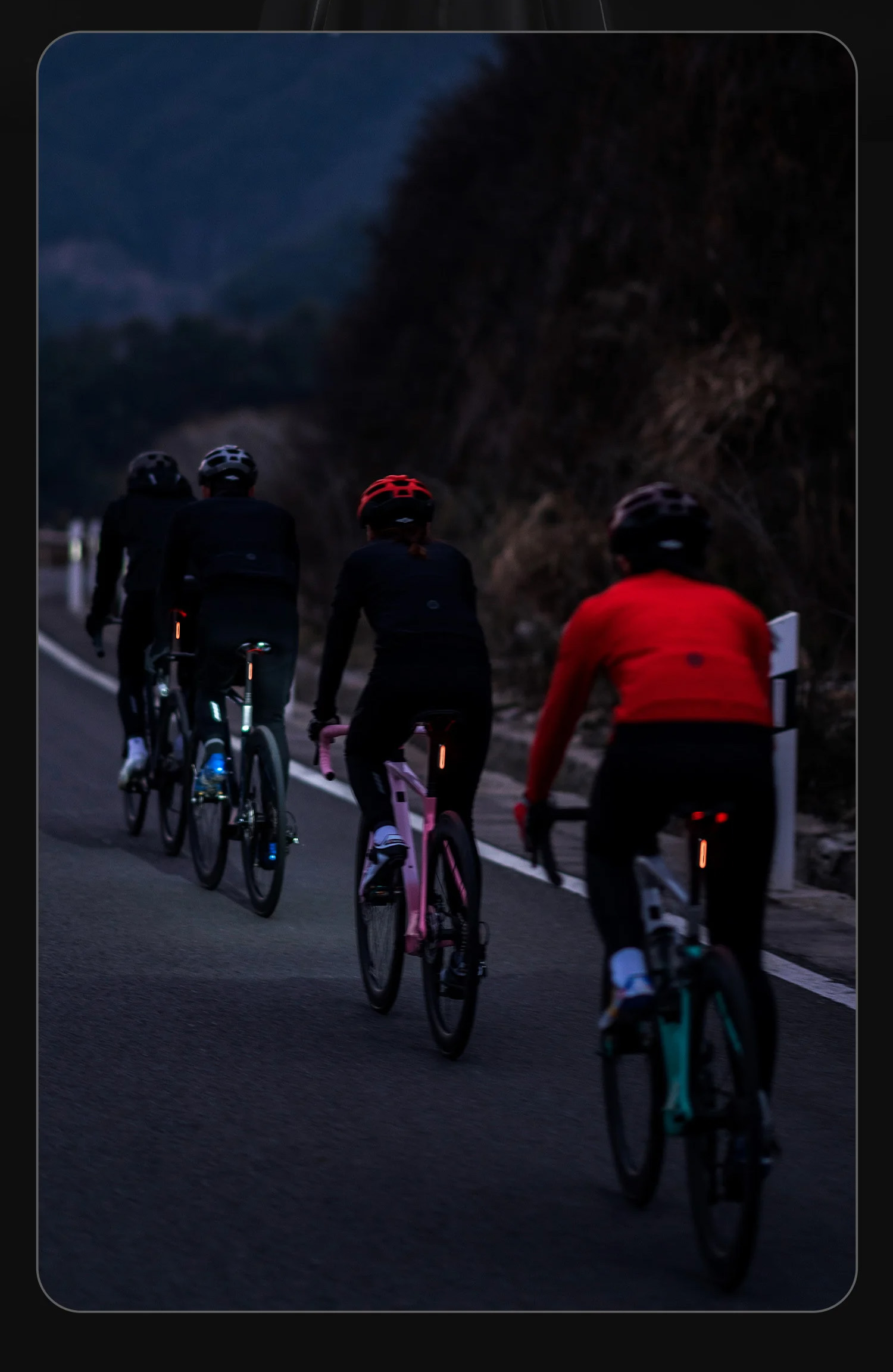 Фонарь задний ROCKBROS магнитный, 7 режимов, с датчиком торможения, IPX6, Type-C; черный