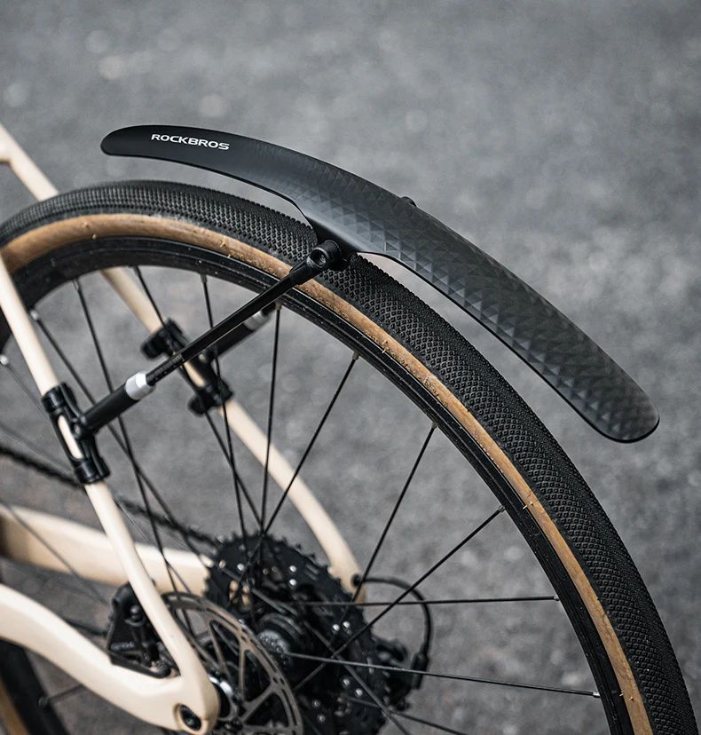 Крыло велосипедное ROCKBROS FK-891 короткое для шоссейного велосипеда, со стойками; черный