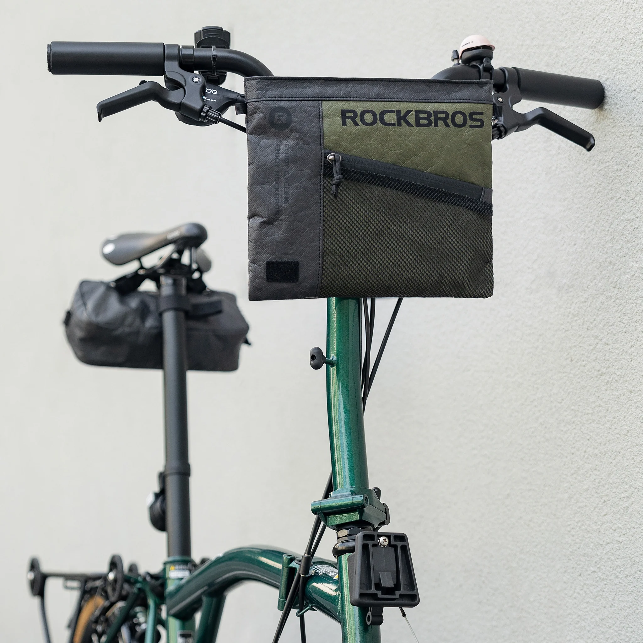 Сумка ROCKBROS DB002 через плечо, ПВП DuPont, объем 1,5 л; черный с зеленым