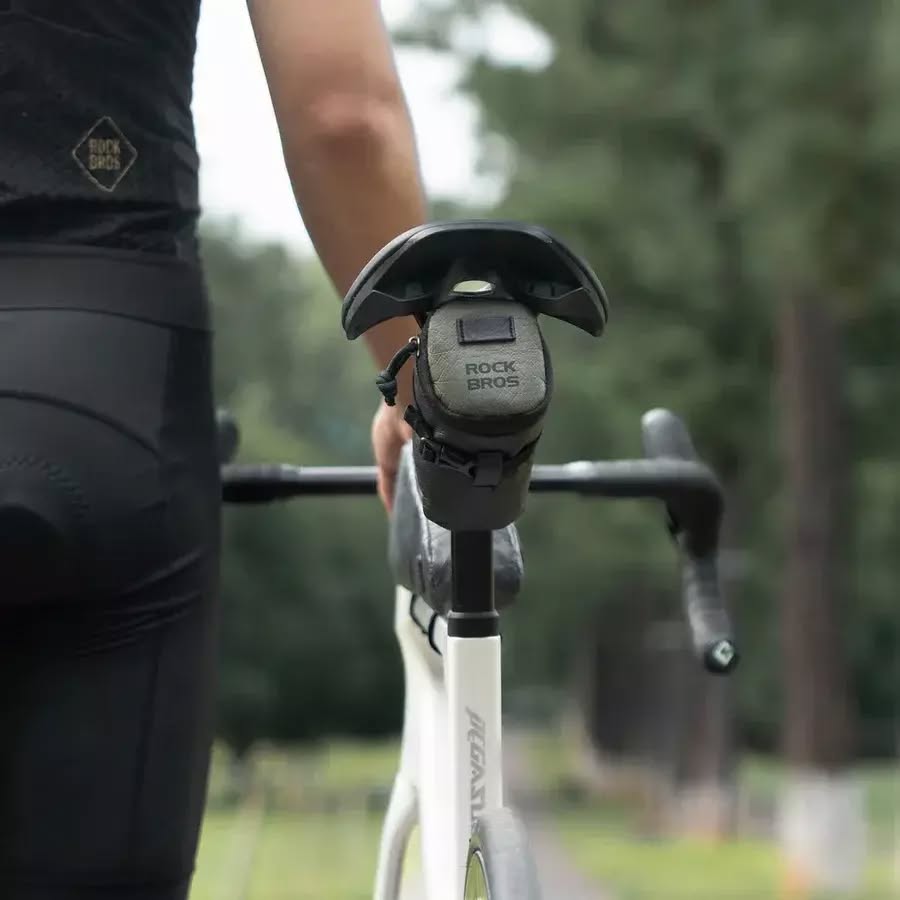 Велосумка ROCKBROS DB006 подседельная, ПВП DuPont, объем 0,2 л; черный с зеленым