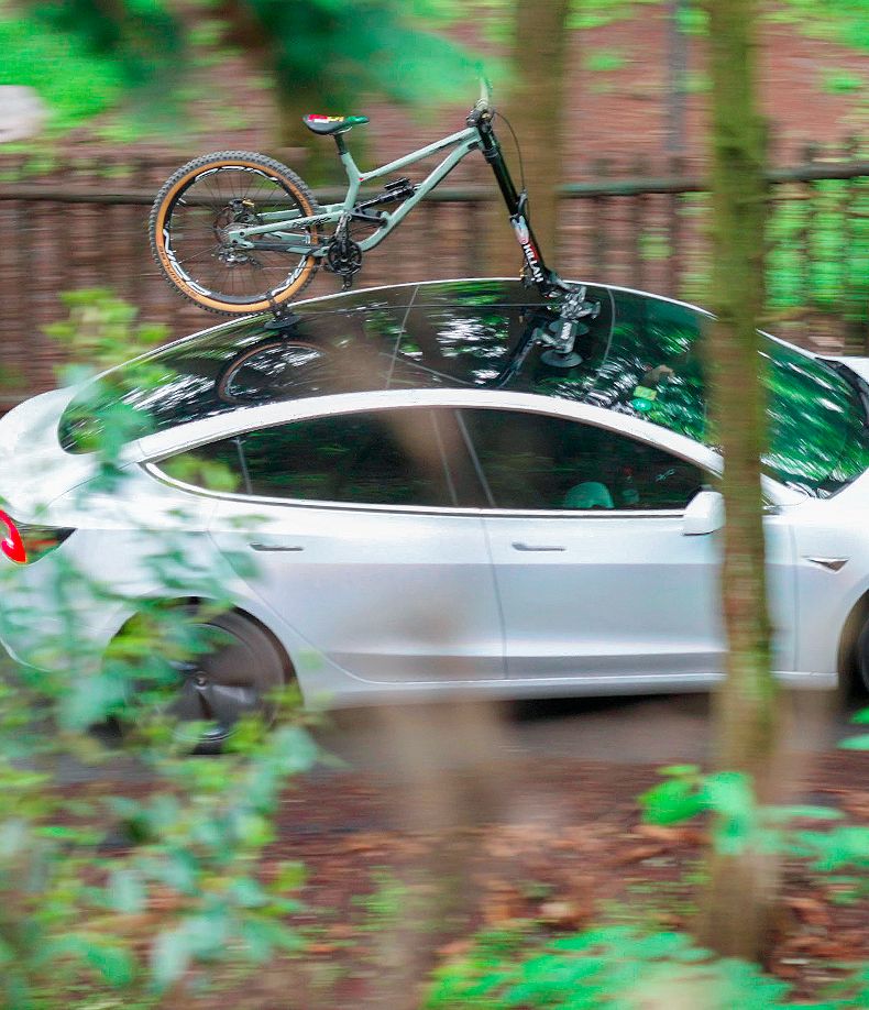 Автобагажник ROCKBROS на крышу с электро присоской, на 3 велосипеда с сигнализацией.