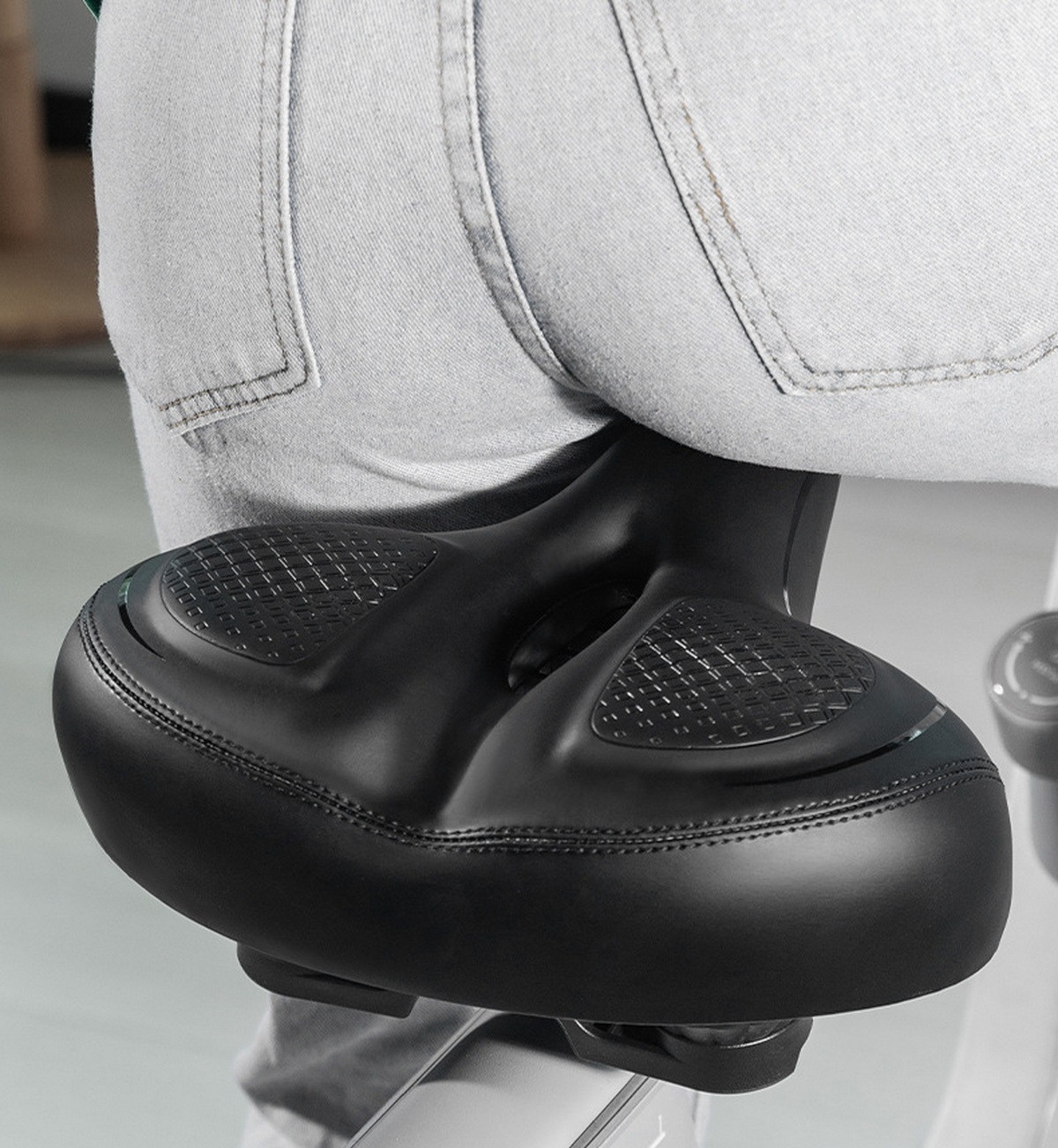 Седло велосипедное ROCKBROS AQ-8028 комфортное с демпфером, 260x250x100 мм, с отверстием; черный