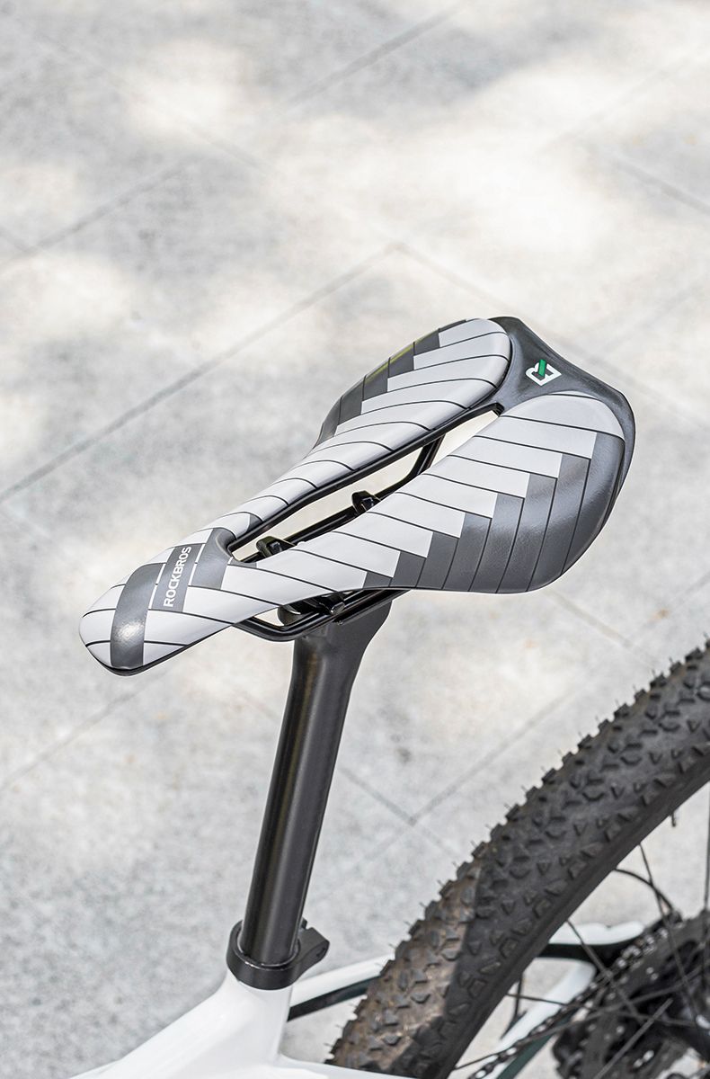 Седло ROCKBROS черное, спортивное с прорезью, рельсы Chro-mo, арт 38210011001