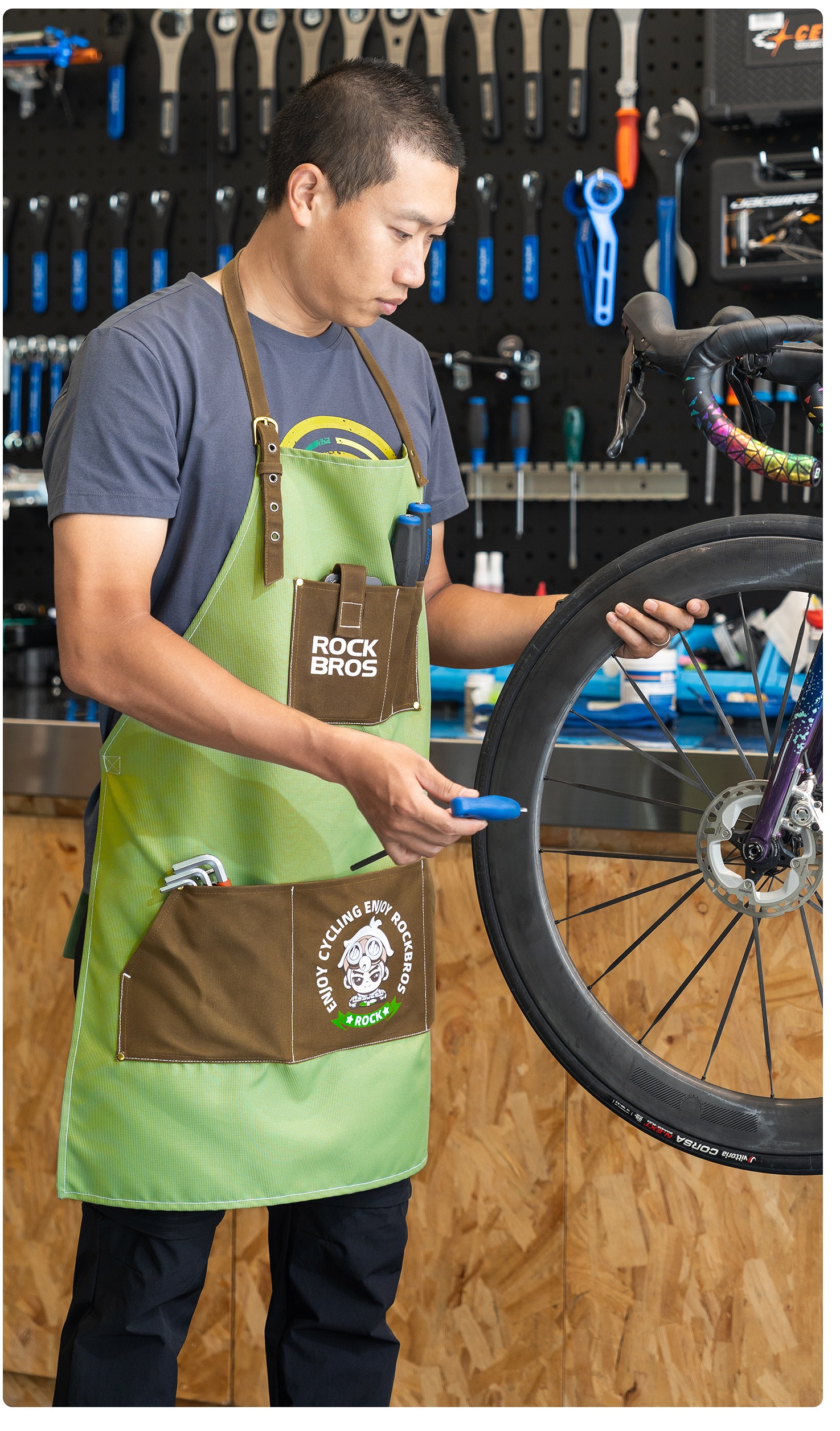 Фартук ROCKBROS D008 для механика; зеленый с коричневым