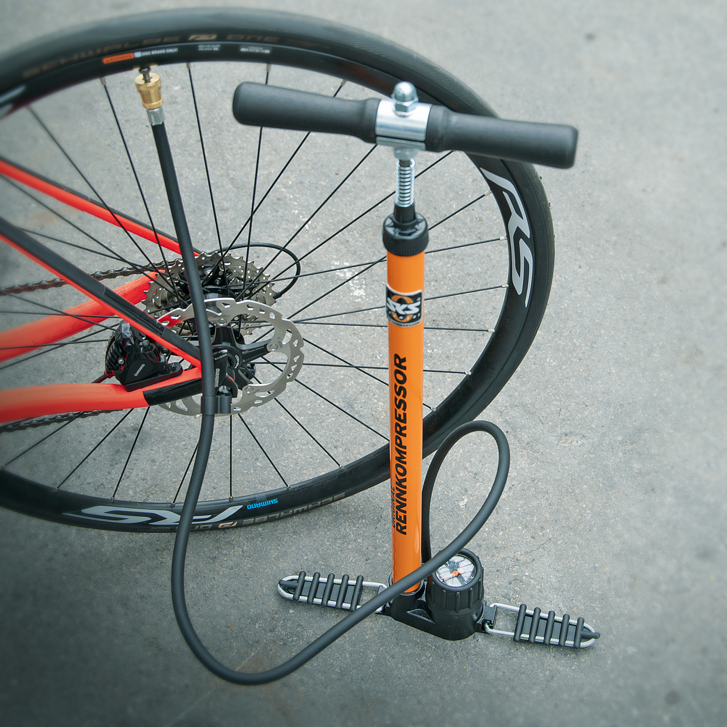 Насос напольный SKS RENNKOMPRESSOR E.V.A. HEAD, цвет Оранжевый