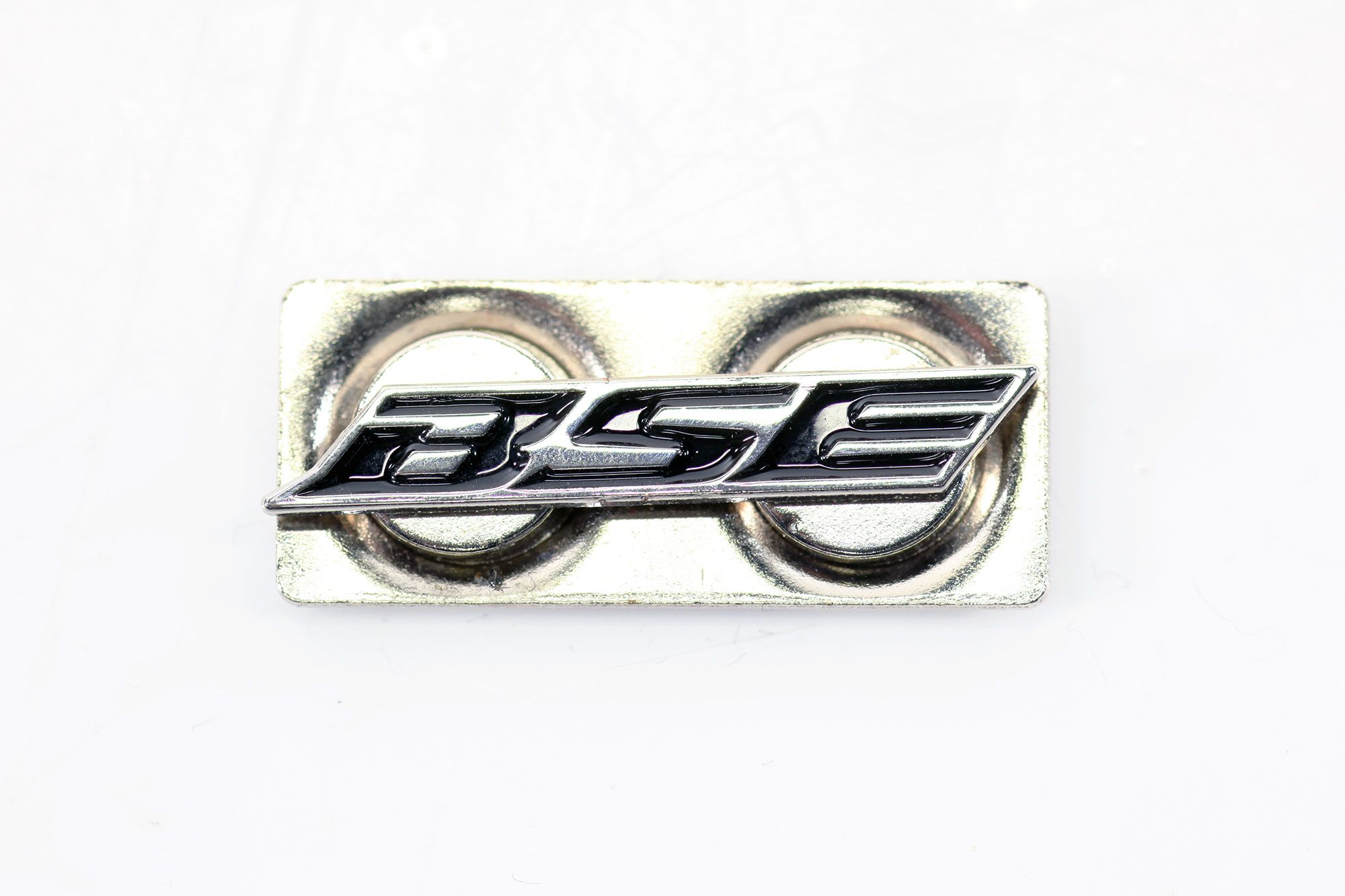 Значок BSE на магнитной застежке metal