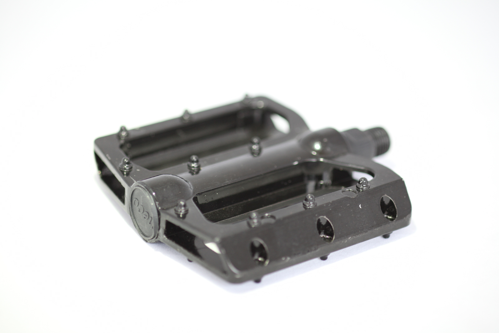 Педали Neco WP908-2 алюминий, широкая платформа, насыпные подшипники, черные