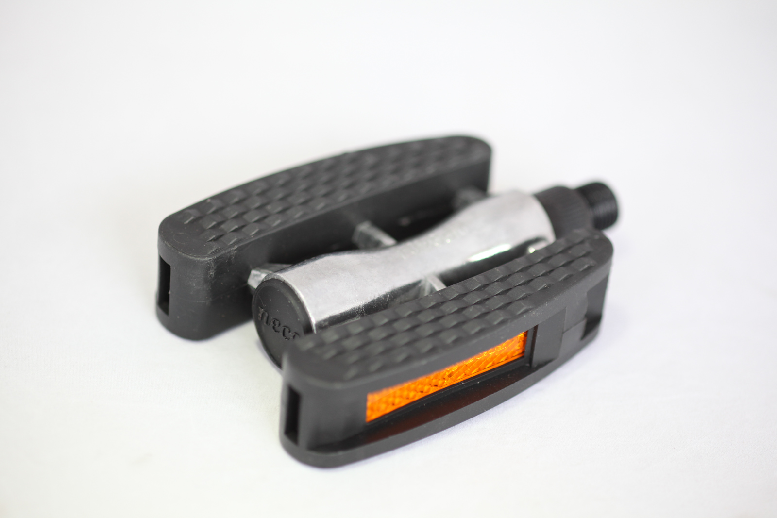 Педали Neco WP940-1 алюминий-пластик, насыпные подшипники, черные