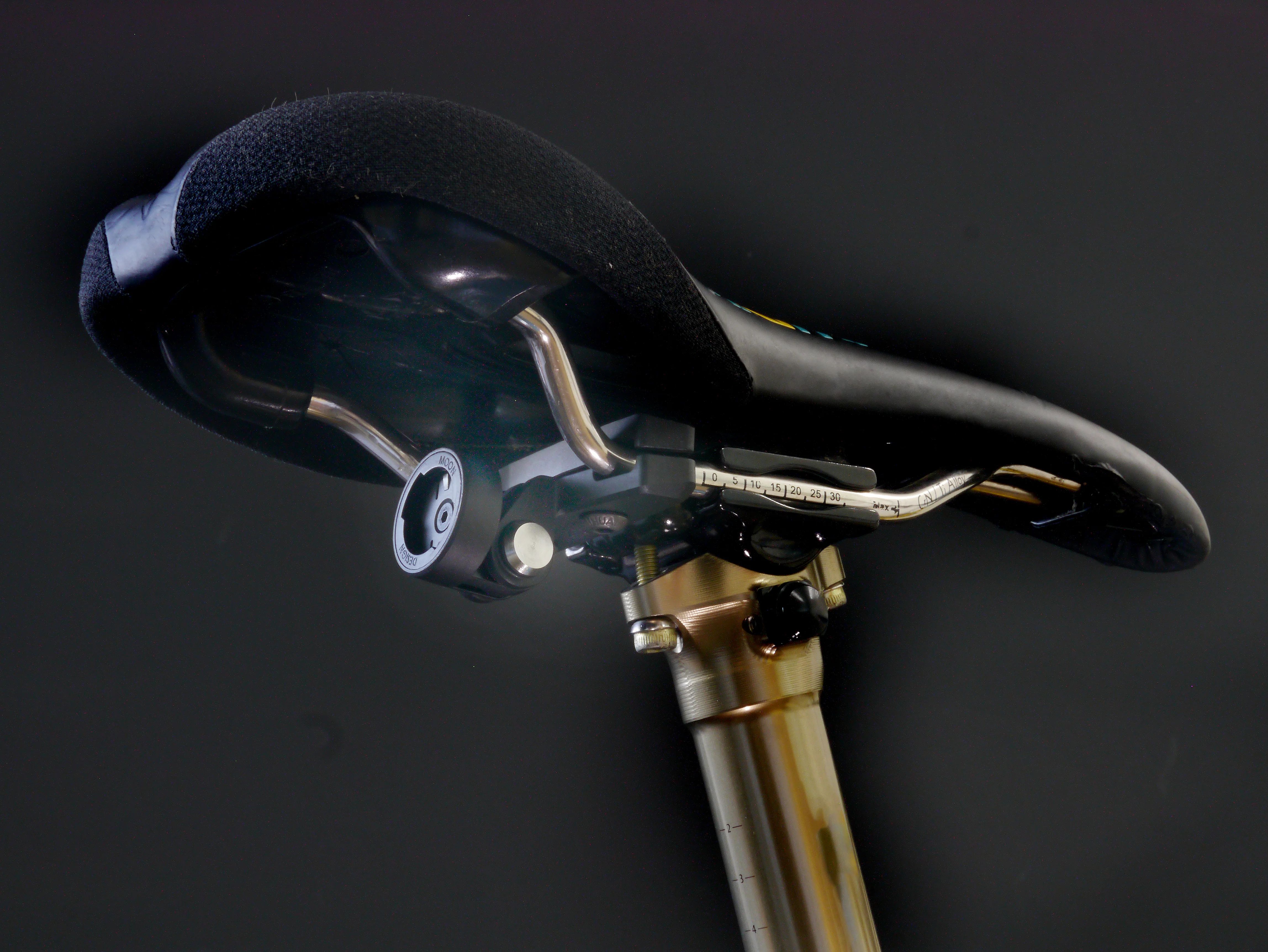 Крепление Moon на рамки седла RB-57 для Helix серии и Nebula 2 серии (пластик)