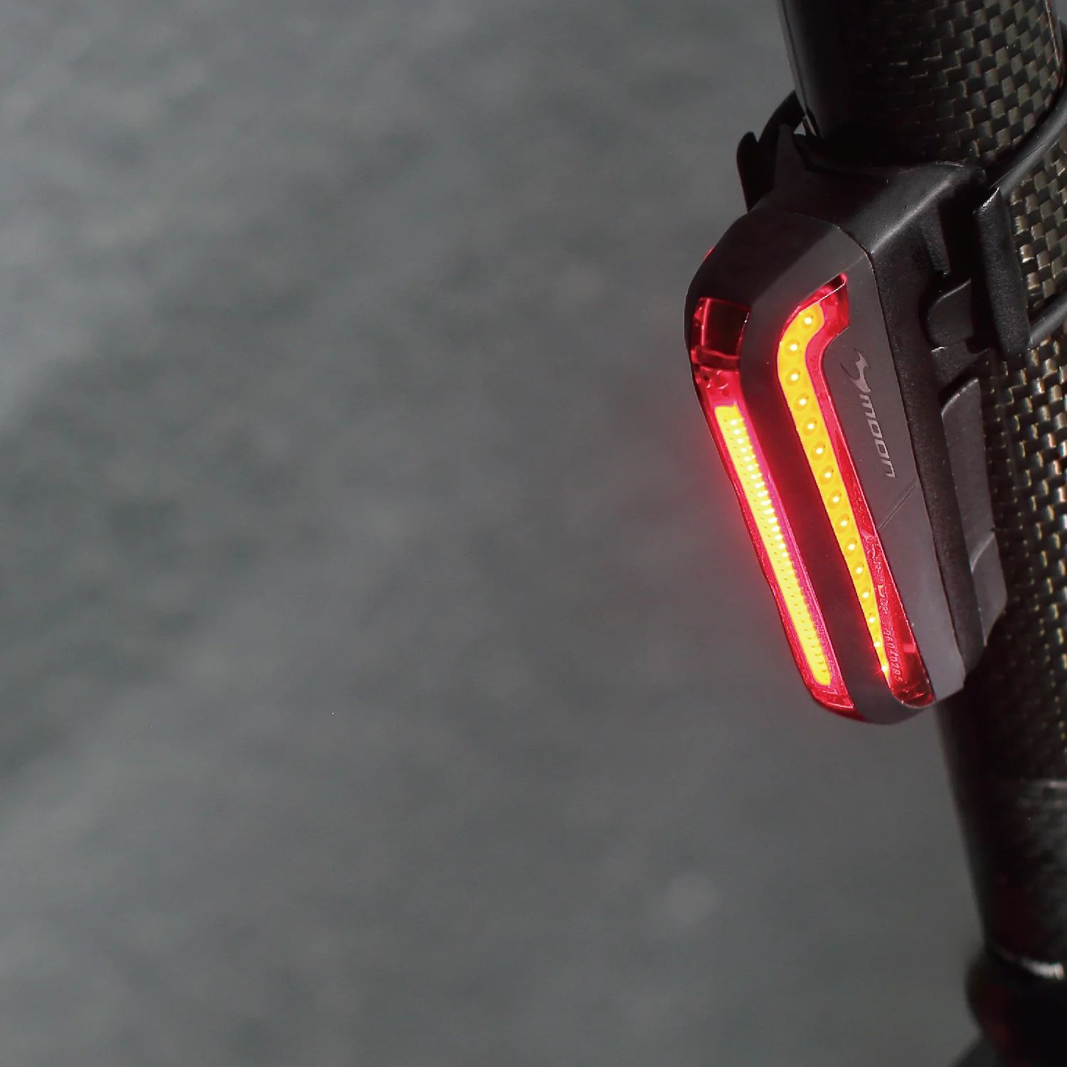 Фонарь велосипедный задний Moon CERBERUS SENSE, 3 диода, 14 режимов, Li-Po 500 mAh, USB-С