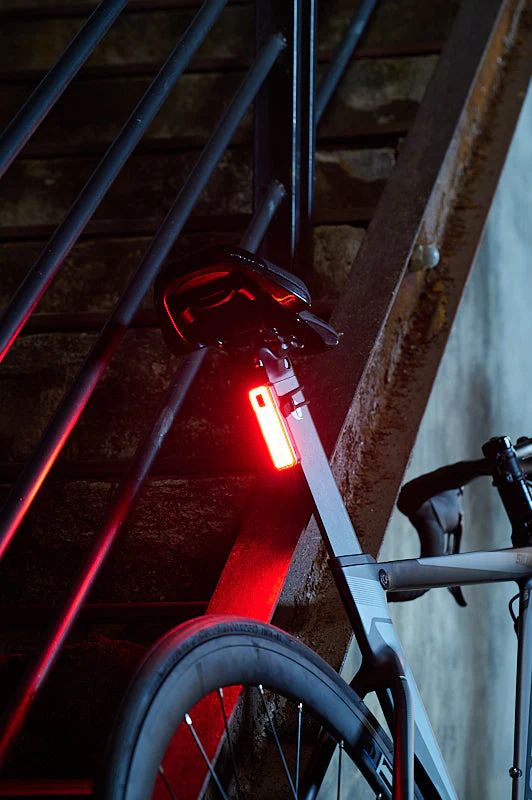 Фонарь велосипедный задний Moon HELIX SENSE 450, 1 диод, 6 режимов, Li-Po 1050 mAh, USB-С