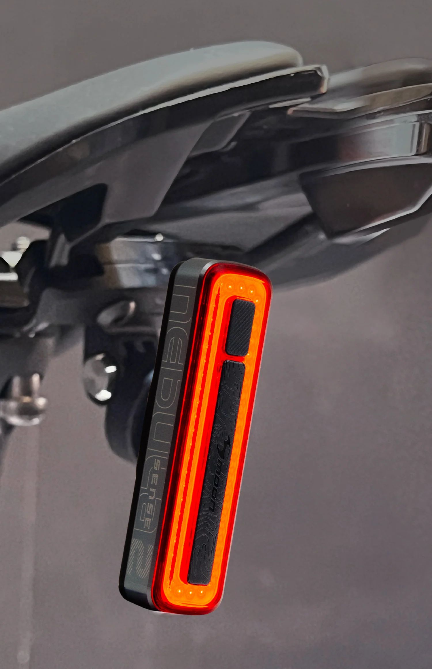 Фонарь велосипедный задний Moon Nebula 2 SENSE, 1 диод, 11 режимов, Li-Po 1050 mAh, USB-С