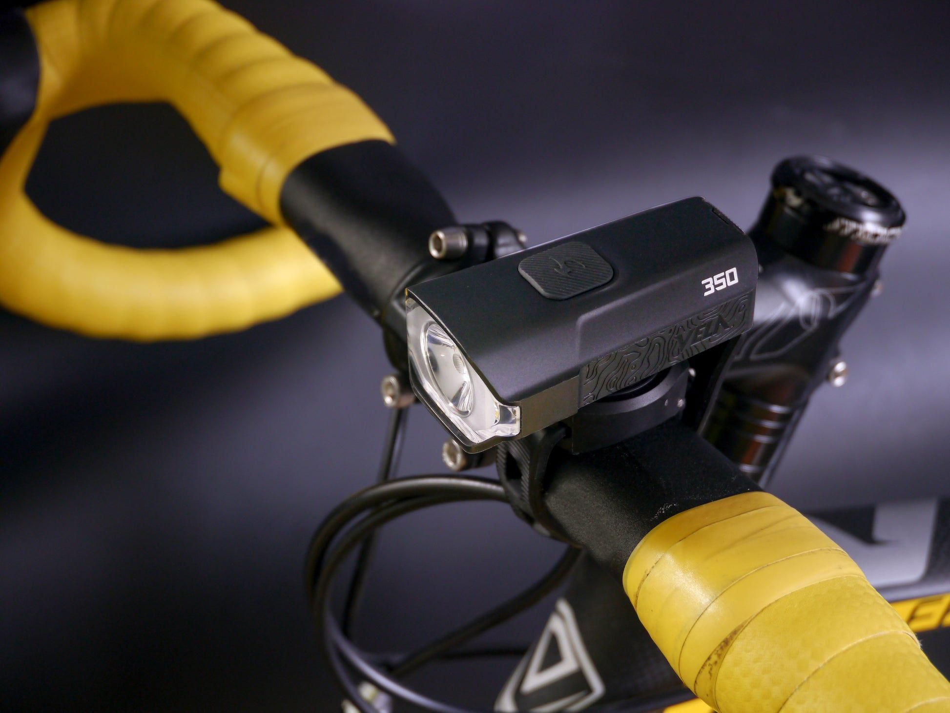 Фонарь велосипедный передний Moon VELA 350, 350 люмен, 1 диод, Li-Po аккумулятор 1600 mAh, черный цв