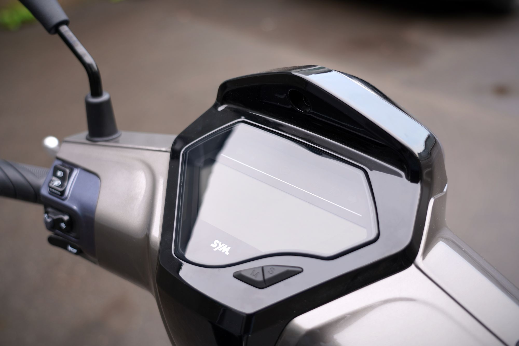 Скутер SYM Symphony ST 200 коричнево-серый