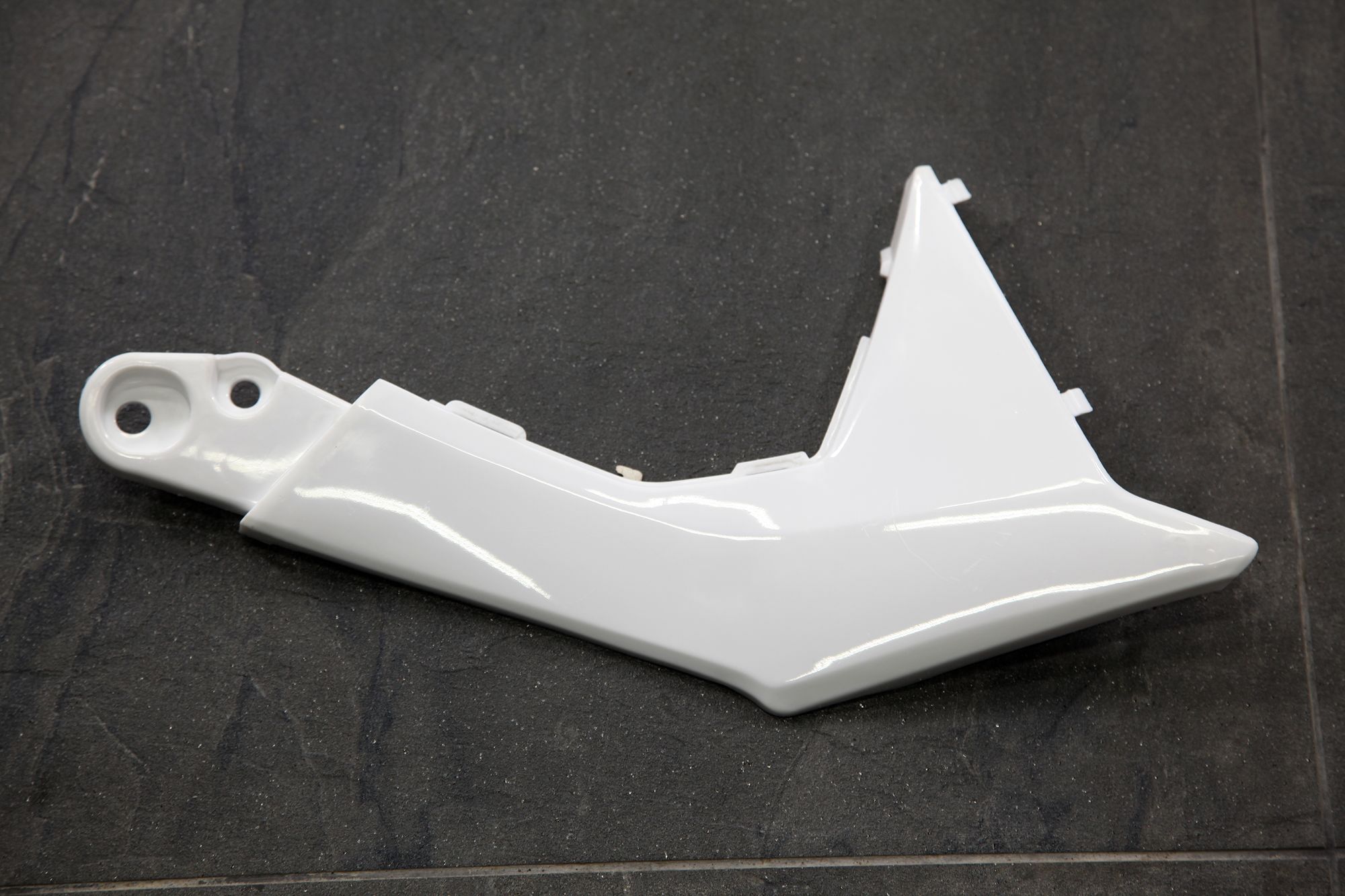 Облицовка средняя спереди левая  белая BSE PH 125 MX DX PH 125, 190S