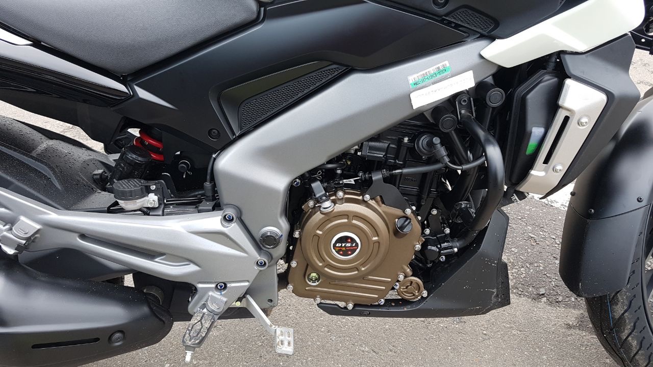 Мотоцикл BAJAJ DOMINAR 400