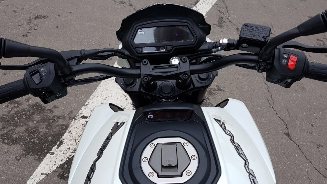 Мотоцикл BAJAJ DOMINAR 400