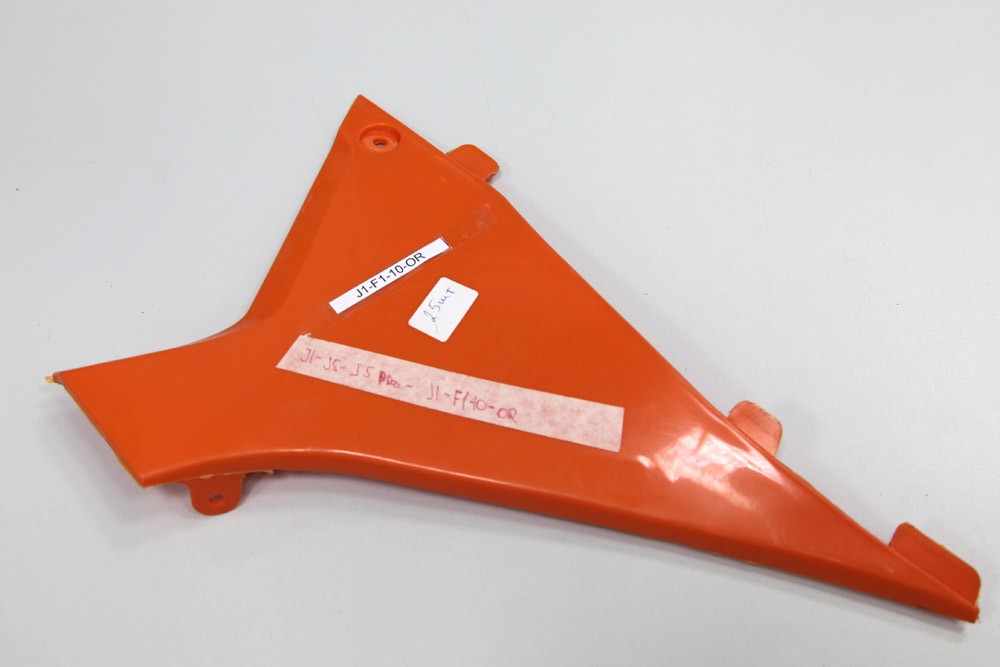 Пластик средний правый BSE J1, J2